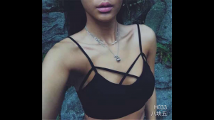 Krūšturis ar stilīgām lencītēm