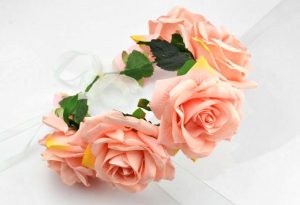 Mākslīgo ziedu vainags