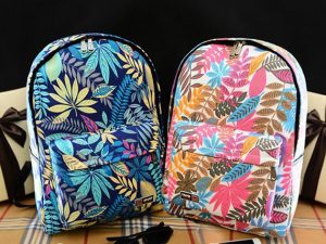 Mugursoma ar vasarīgu motīvu