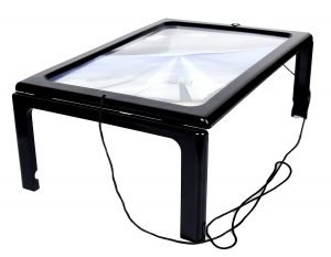 Brīvroku palielināmais stikls lasīšanai, rokdarbiem u.c. ar apgaismojumu